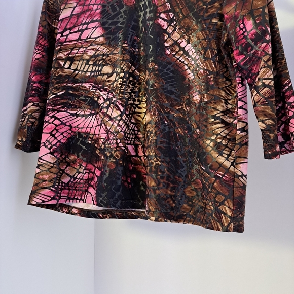 Peter Nygard | Womans petite colorful mid sleeved top - Picture 3 of 9